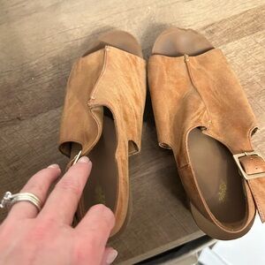 Volatile Women’s Tan Suede Slip-On Clogs